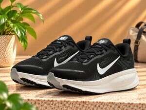 USED Nike Women's Vomero 18 Black/Summit White/Coconut Milk 7 Medium
